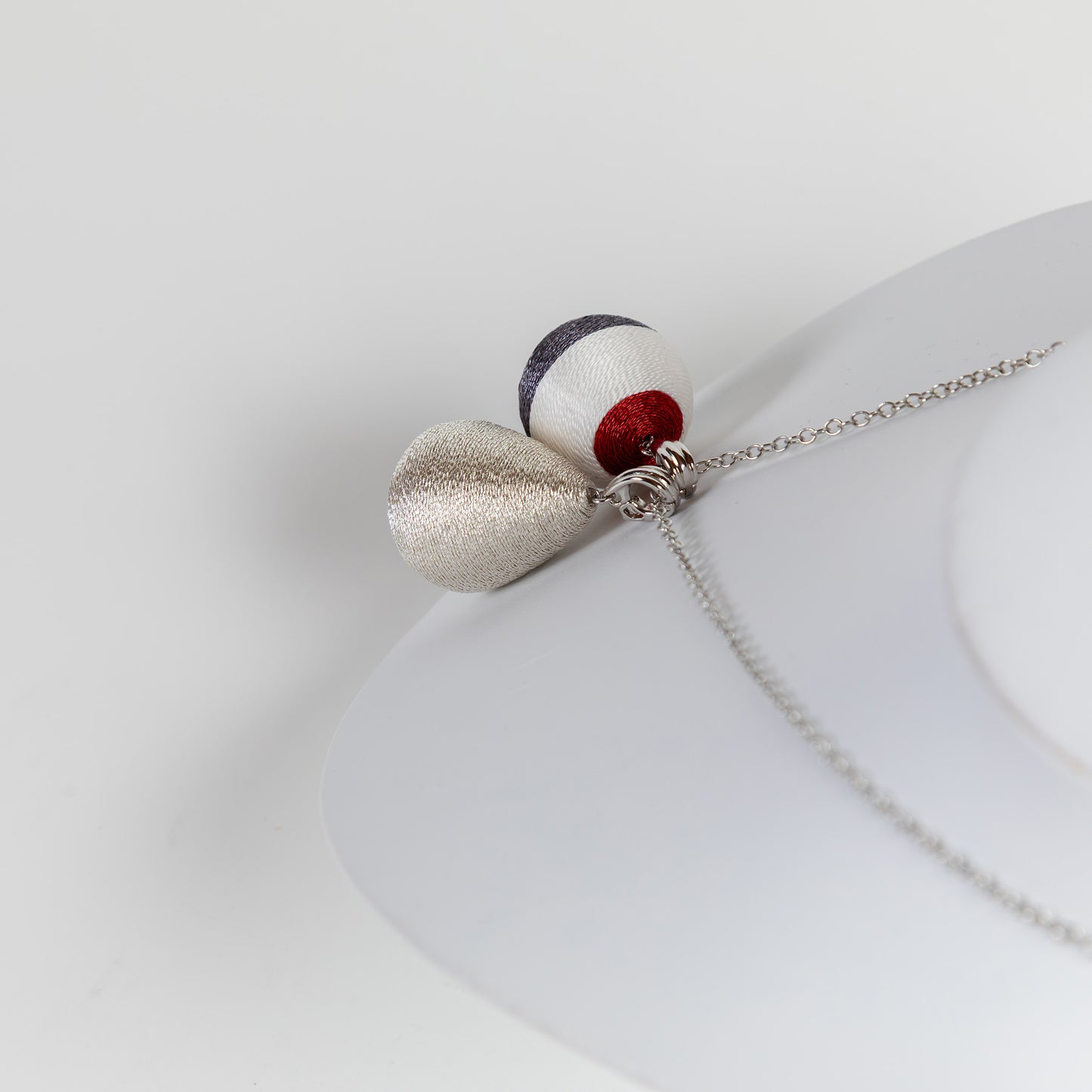 鶴モチーフのネックレス｜afecs 竹田亜紀