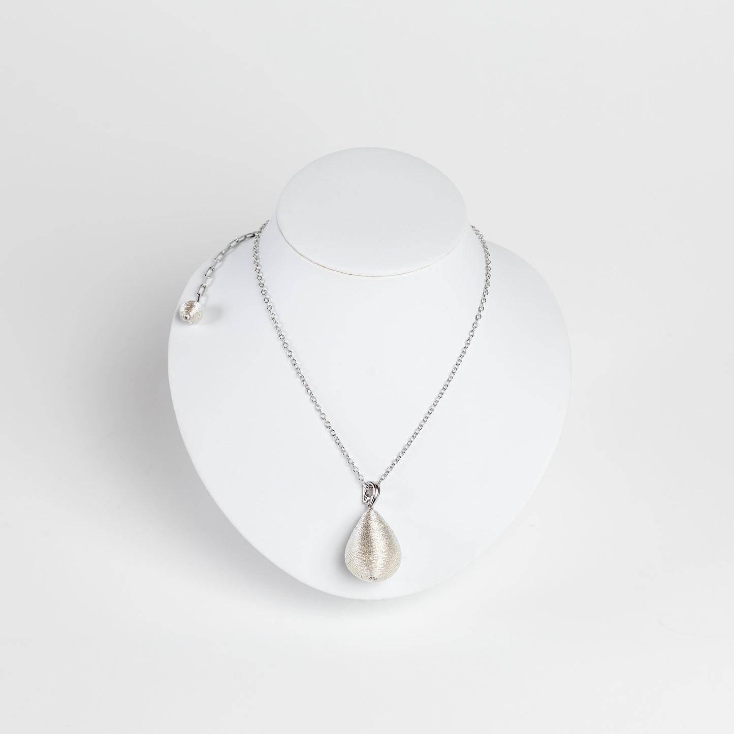 鶴モチーフのネックレス｜afecs 竹田亜紀